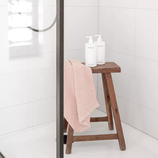 Naturals käte- ja kehapesugeel - 400 ml – roos, jasmiin & oud (agaripuu)